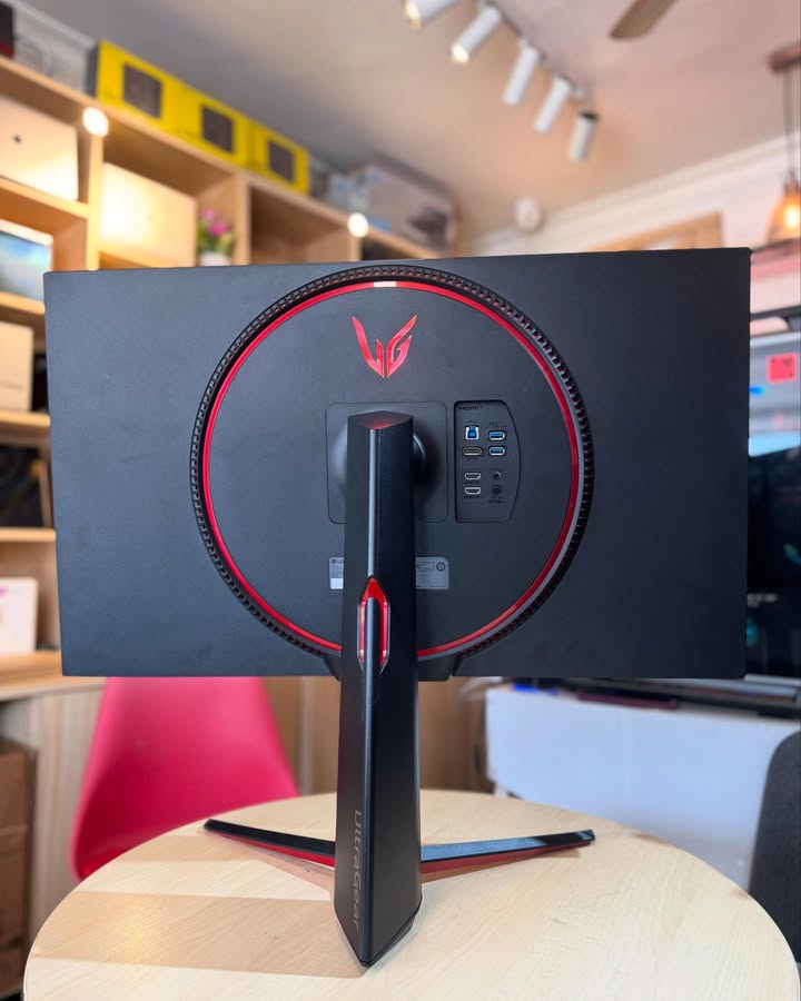 LG 32GP850-B 32-inch QHD UltraGear Gaming Monitor