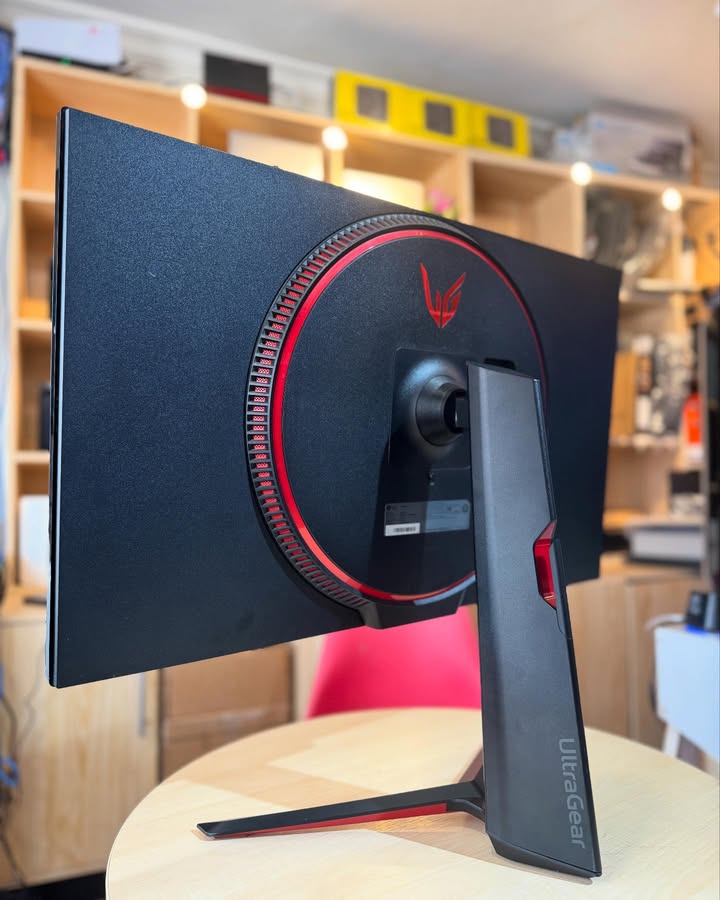 LG 32GP850-B 32-inch QHD UltraGear Gaming Monitor